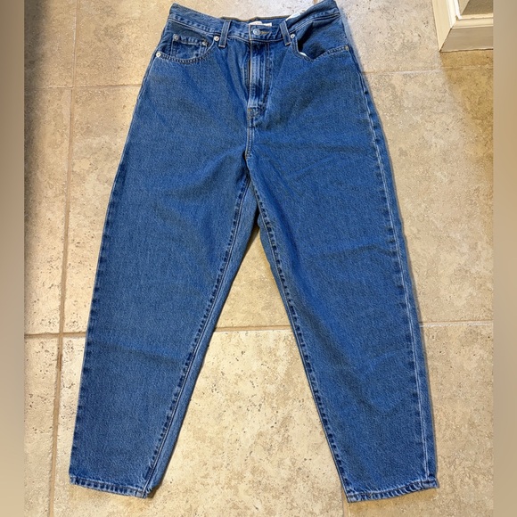 Levi's Mom Jeans, High Loose Taper, Medium Wash, Levi’s Premium Denim - Picture 1 of 13